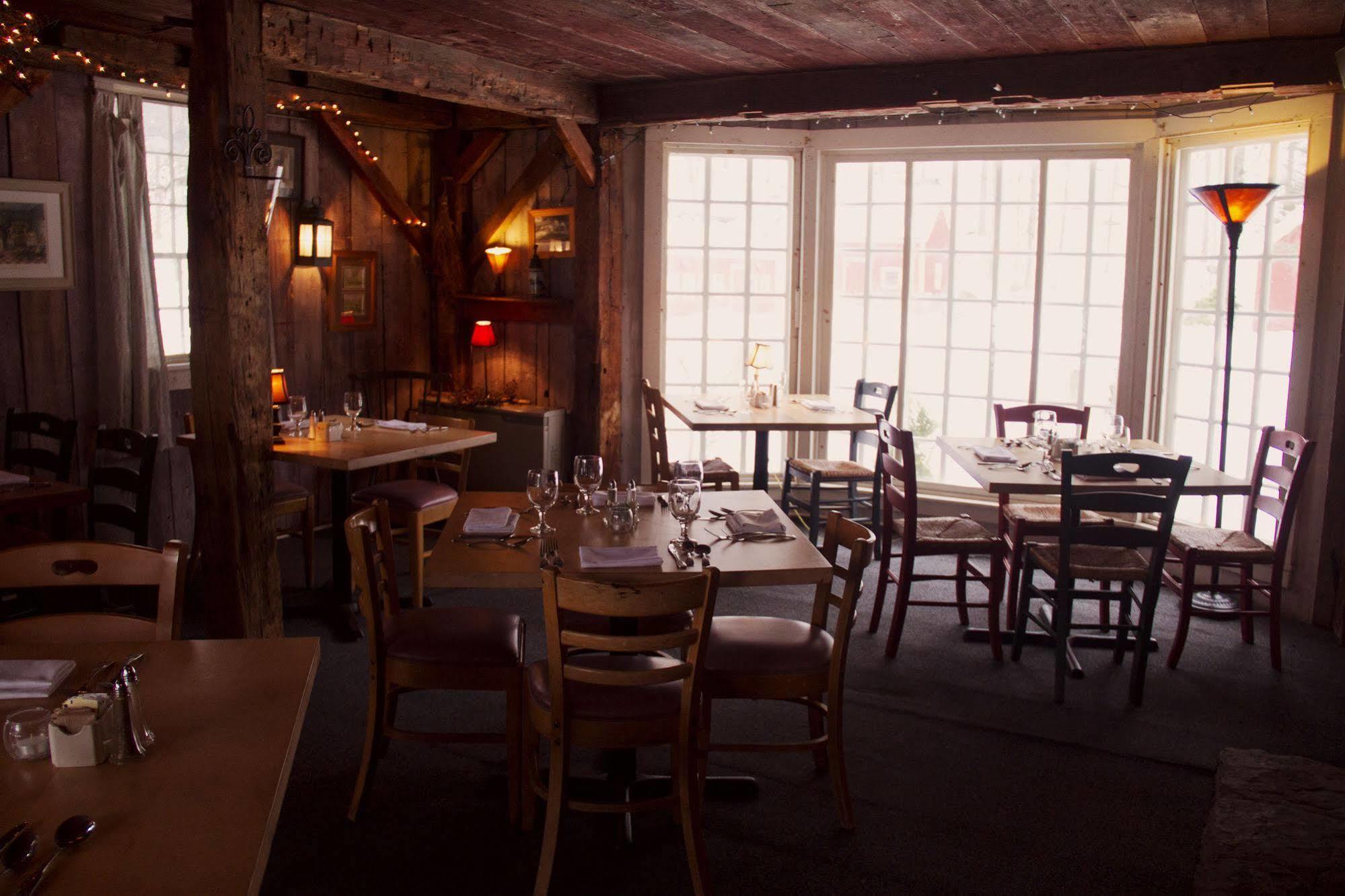 Inn At Baldwin Creek & Mary'S Restaurant Bristol 외부 사진