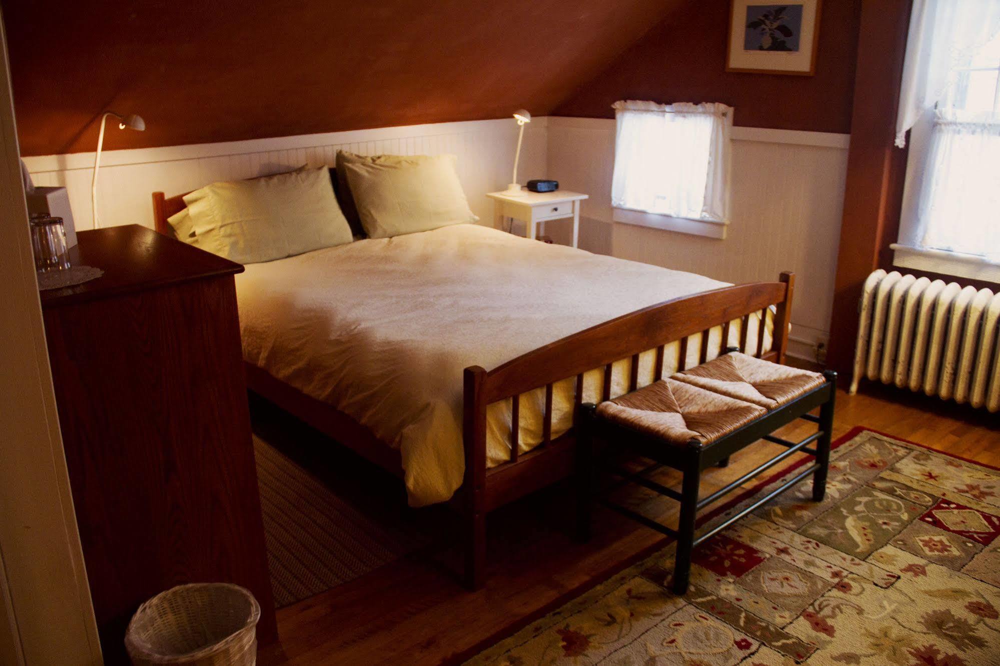 Inn At Baldwin Creek & Mary'S Restaurant Bristol 외부 사진